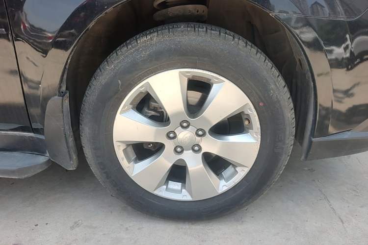 Used Subaru Outback 2011 2.5i Luxury Edition Right Front Wheel Hub