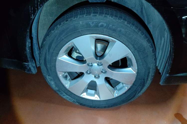 Used Subaru Outback 2011 2.5i Luxury Edition Right Front Wheel Hub