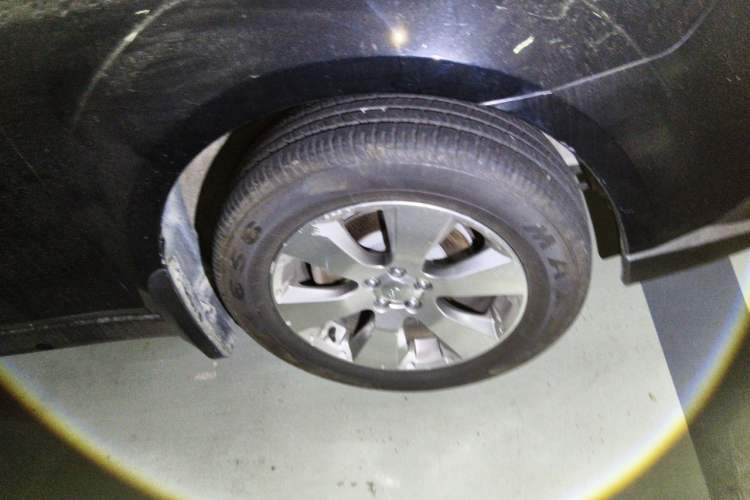 Used Subaru Outback 2011 2.5i Luxury Edition Right Front Wheel Hub