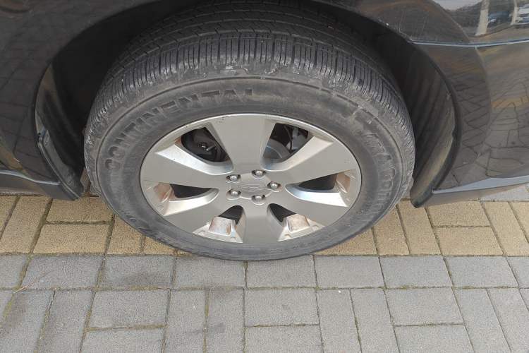 Used Subaru Outback 2011 2.5i Luxury Edition Right Front Wheel Hub