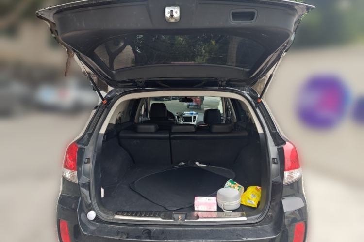Used Subaru Outback 2011 2.5i Luxury Edition Trunk