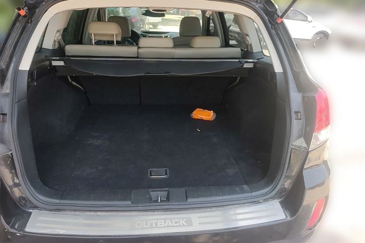 Used Subaru Outback 2011 2.5i Luxury Edition Trunk