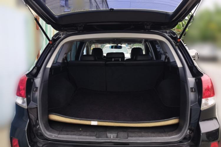 Used Subaru Outback 2011 2.5i Luxury Edition Trunk
