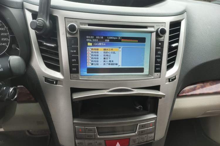 Used Subaru Outback 2011 2.5i Luxury Edition Audio And AC Panel