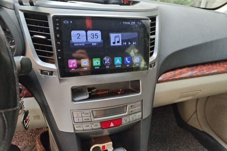 Used Subaru Outback 2011 2.5i Luxury Edition Audio And AC Panel