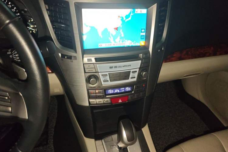 Used Subaru Outback 2011 2.5i Luxury Navigation Edition Audio And AC Panel