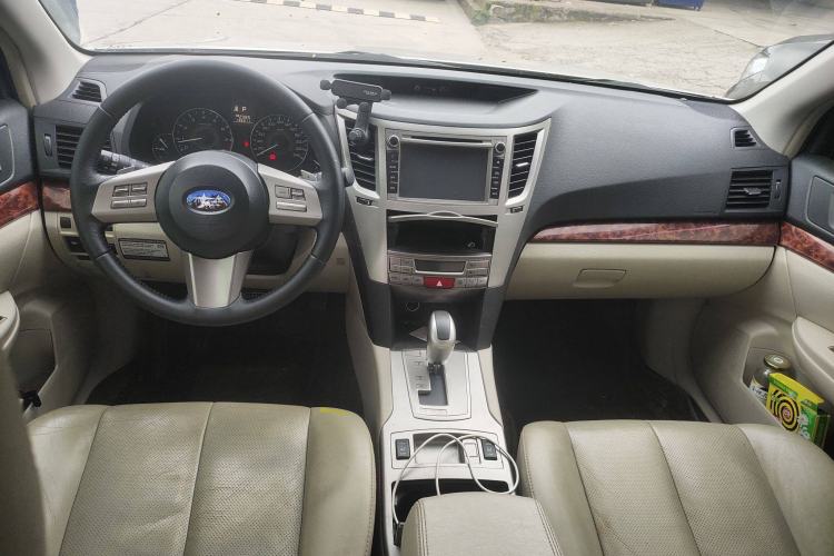 Used Subaru Outback 2011 2.5i Luxury Edition Center Console