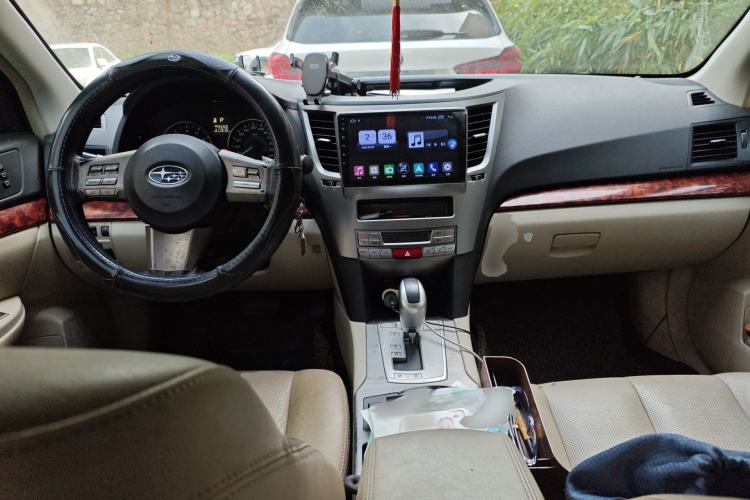 Used Subaru Outback 2011 2.5i Luxury Edition Center Console