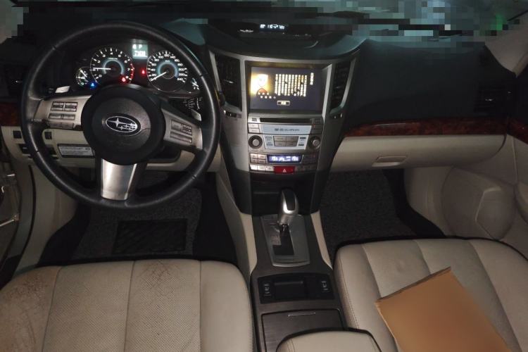 Used Subaru Outback 2011 2.5i Luxury Navigation Edition Center Console