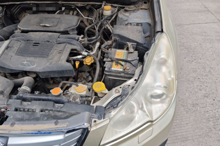 Used Subaru Outback 2011 2.5i Luxury Edition Engine Bay Left