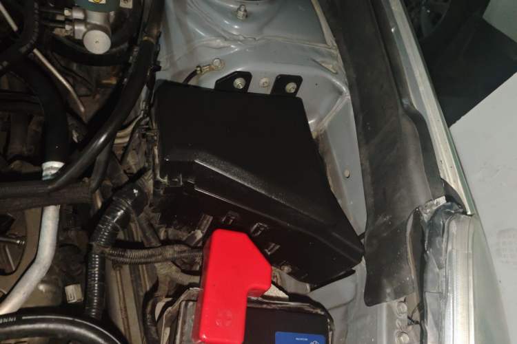 Used Subaru Outback 2011 2.5i Luxury Navigation Edition Engine Bay Left