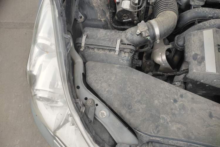 Used Subaru Outback 2011 2.5i Luxury Edition Engine Bay Right