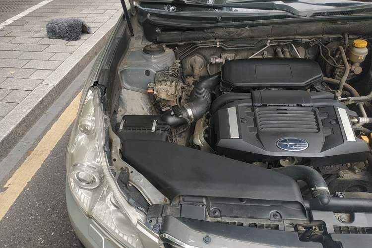 Used Subaru Outback 2011 2.5i Luxury Edition Engine Bay Right