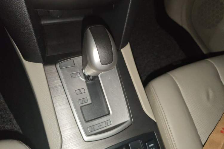 Used Subaru Outback 2011 2.5i Luxury Navigation Edition Gear Lever