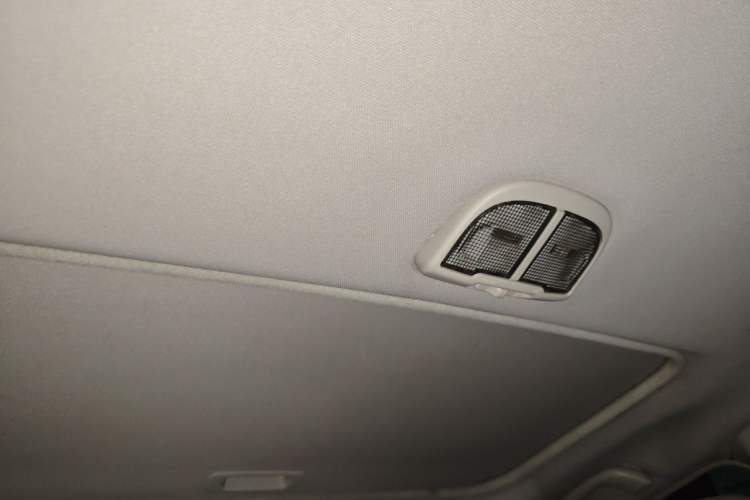 Used Subaru Outback 2011 2.5i Luxury Navigation Edition Headliner