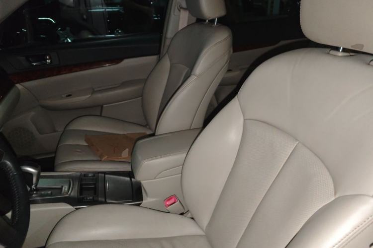 Used Subaru Outback 2011 2.5i Luxury Navigation Edition Left Front Seat