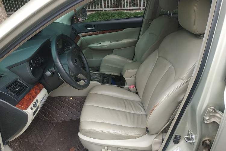 Used Subaru Outback 2011 2.5i Luxury Edition Left Front Seat