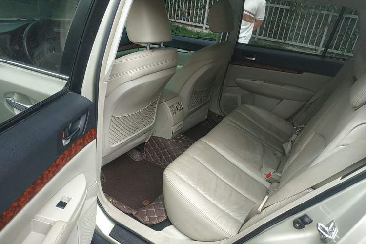 Used Subaru Outback 2011 2.5i Luxury Edition Left Rear Seat