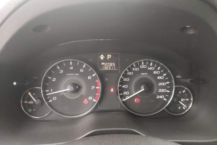 Used Subaru Outback 2011 2.5i Luxury Edition Odometer Close Up