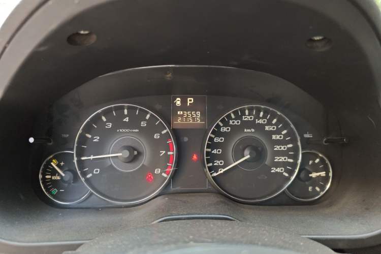Used Subaru Outback 2011 2.5i Luxury Edition Odometer Close Up