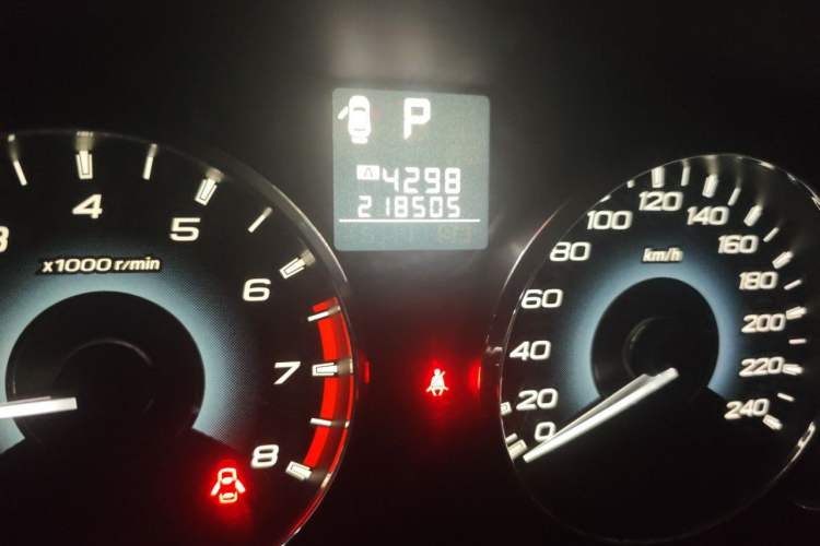 Used Subaru Outback 2011 2.5i Luxury Navigation Edition Odometer Close Up