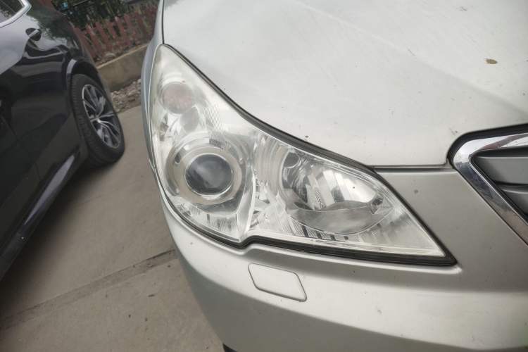 Used Subaru Outback 2011 2.5i Luxury Edition Right Front Headlight