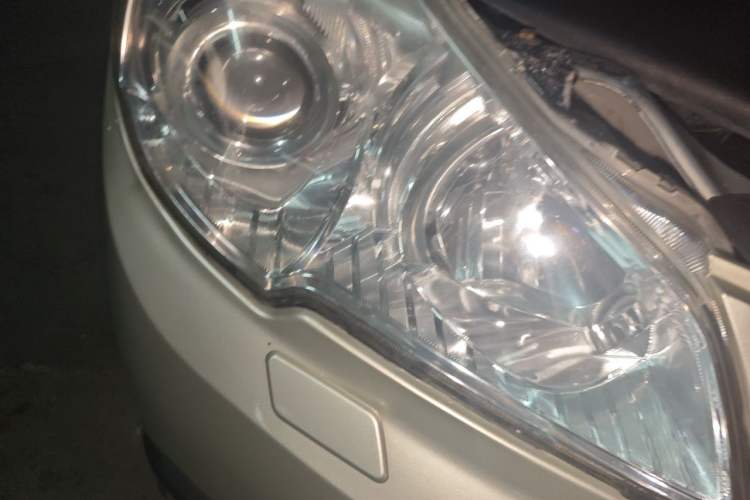 Used Subaru Outback 2011 2.5i Luxury Navigation Edition Right Front Headlight