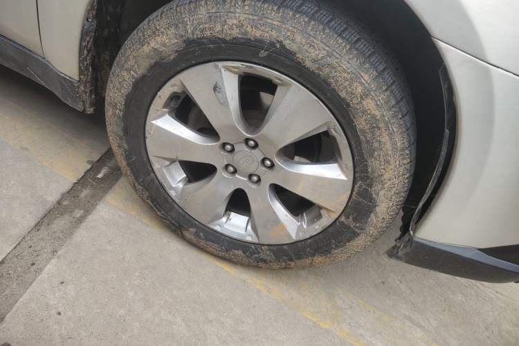 Used Subaru Outback 2011 2.5i Luxury Edition Right Front Wheel Hub