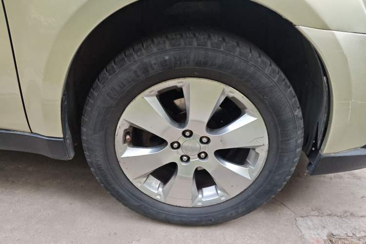 Used Subaru Outback 2011 2.5i Luxury Edition Right Front Wheel Hub