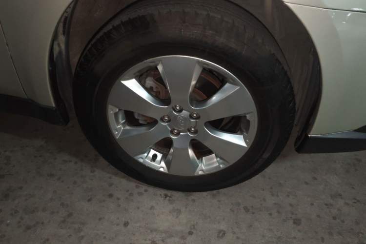 Used Subaru Outback 2011 2.5i Luxury Navigation Edition Right Front Wheel Hub