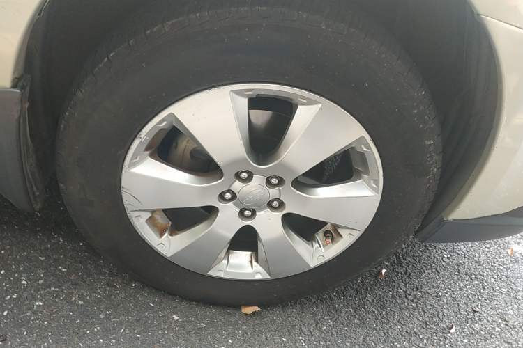 Used Subaru Outback 2011 2.5i Luxury Edition Right Front Wheel Hub