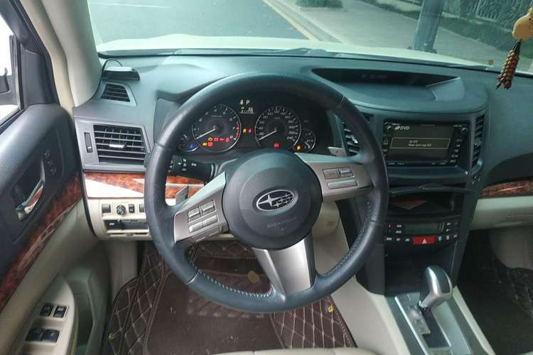 Used Subaru Outback 2011 2.5i Luxury Edition Steering Wheel