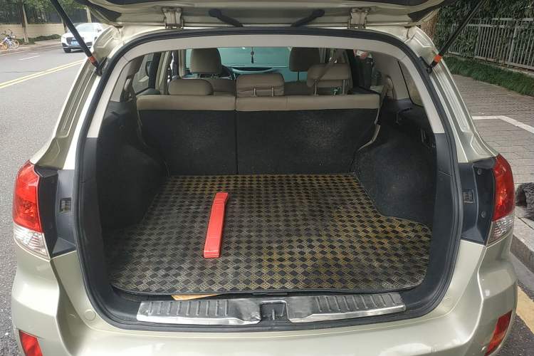 Used Subaru Outback 2011 2.5i Luxury Edition Trunk