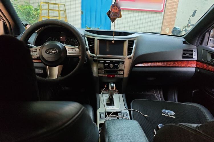 Used Subaru Outback 2011 2.5i Luxury Navigation Edition Center Console