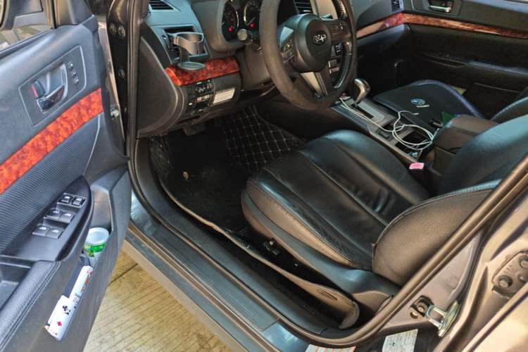 Used Subaru Outback 2011 2.5i Luxury Navigation Edition Driver Seat