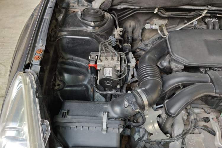 Used Subaru Outback 2011 2.5i Luxury Navigation Edition Engine Bay Right