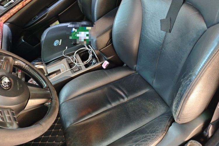 Used Subaru Outback 2011 2.5i Luxury Navigation Edition Left Front Seat