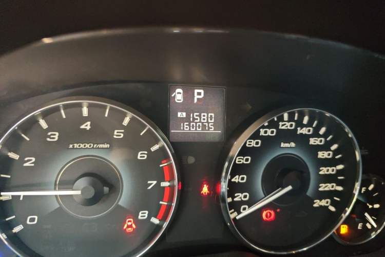Used Subaru Outback 2011 2.5i Luxury Navigation Edition Odometer Close Up