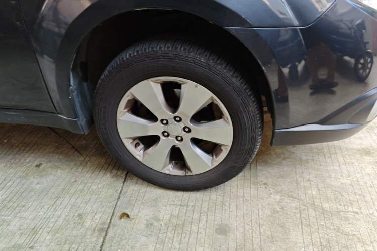 Used Subaru Outback 2011 2.5i Luxury Navigation Edition Right Front Wheel Hub