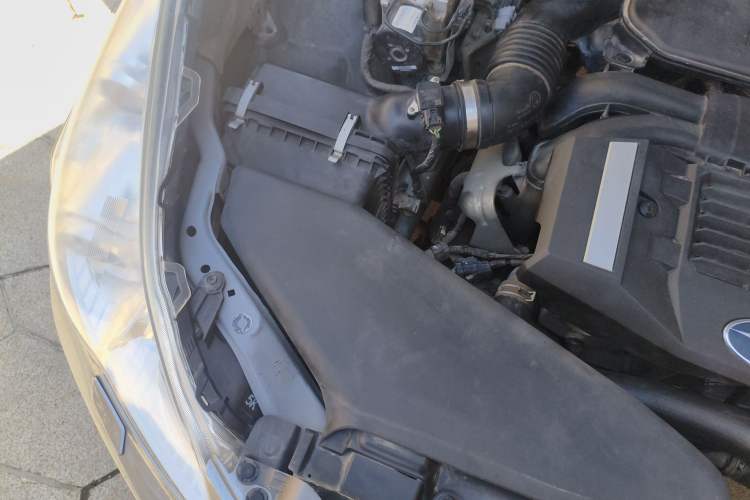 Used Subaru Outback 2011 2.5i Luxury Edition Engine Bay Right