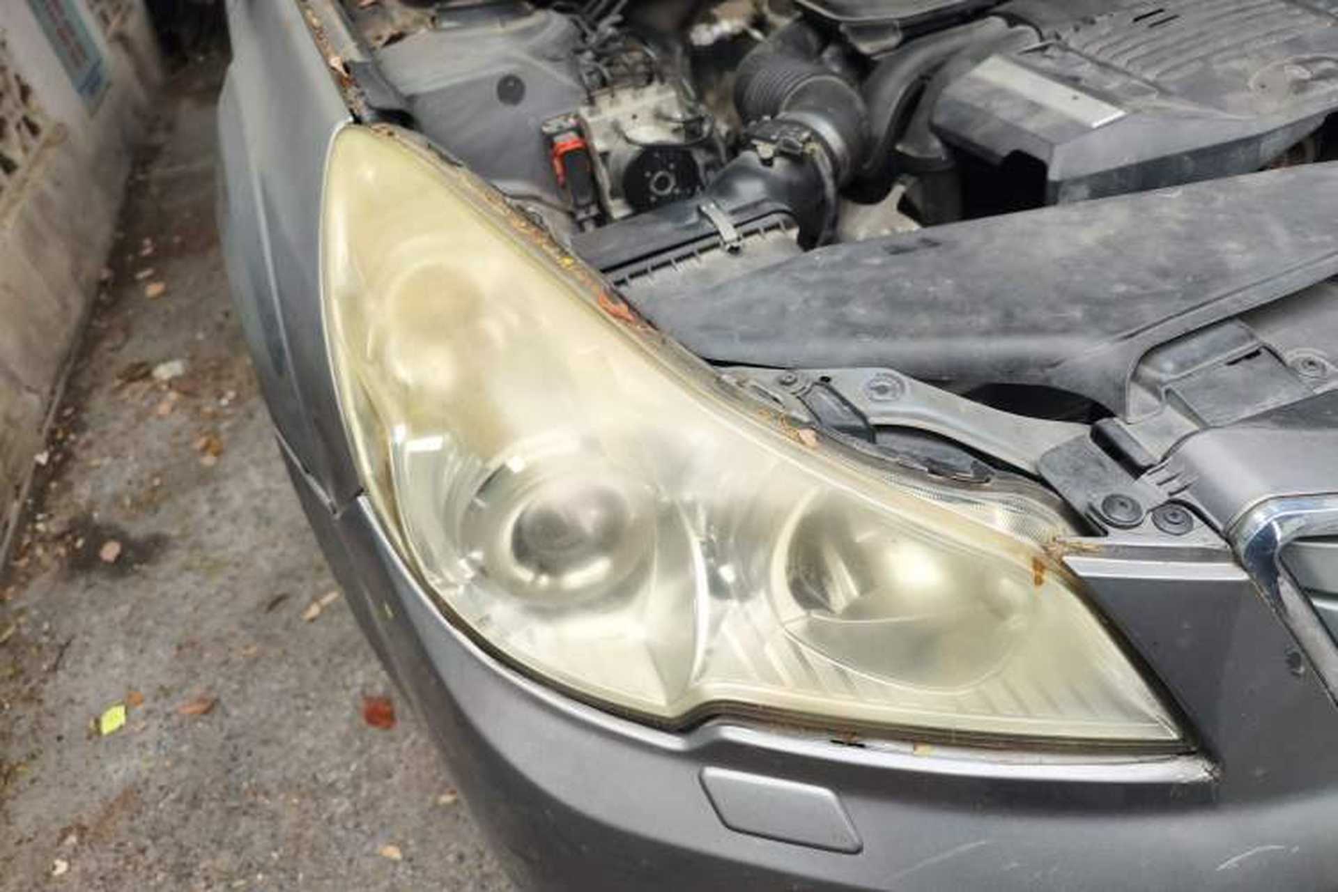 Used Subaru Outback 2011 2.5i Luxury Edition Right Front Headlight
