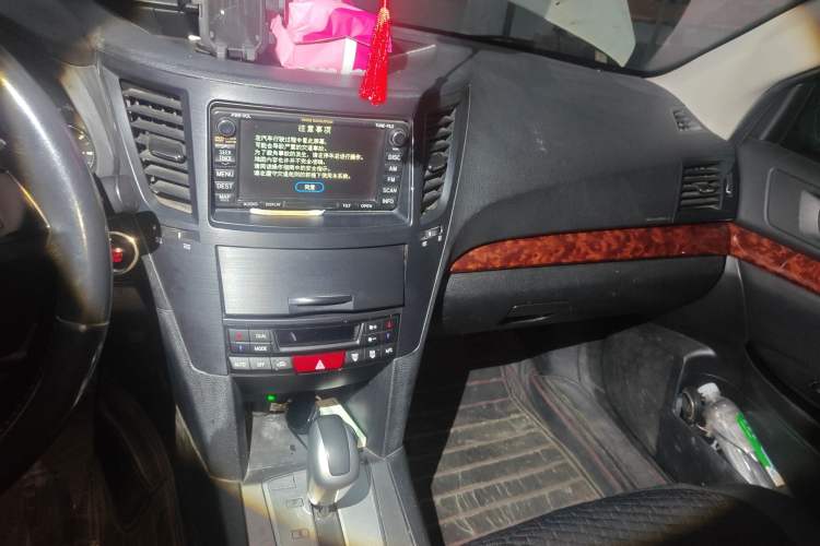 Used Subaru Outback 2011 2.5i Luxury Navigation Edition Audio And AC Panel