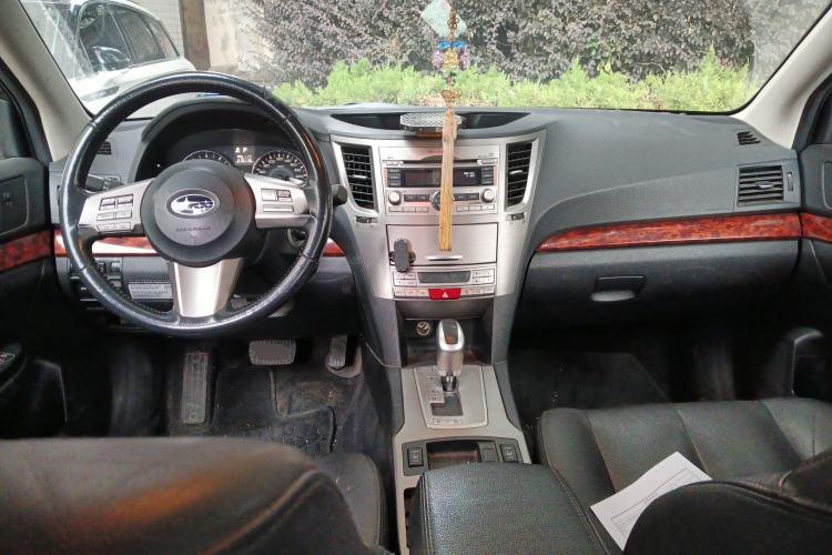 Used Subaru Outback 2011 2.5i Luxury Edition Center Console