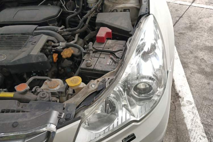 Used Subaru Outback 2011 2.5i Luxury Edition Engine Bay Left