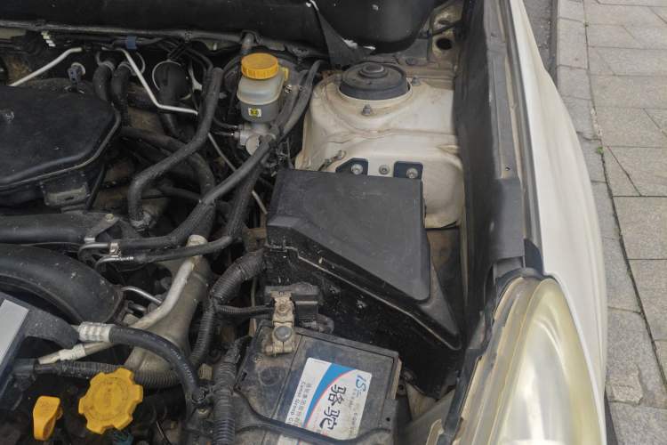 Used Subaru Outback 2011 2.5i Luxury Edition Engine Bay Left