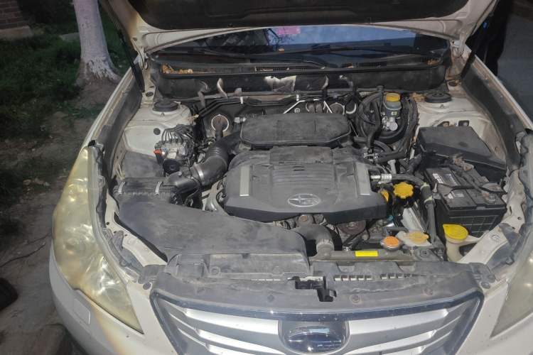 Used Subaru Outback 2011 2.5i Luxury Navigation Edition Engine Bay Right