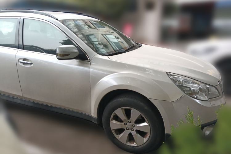 Used Subaru Outback 2011 2.5i Luxury Edition Front Right 45 Deg