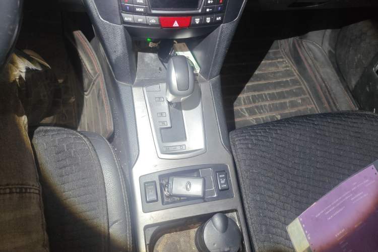 Used Subaru Outback 2011 2.5i Luxury Navigation Edition Gear Lever
