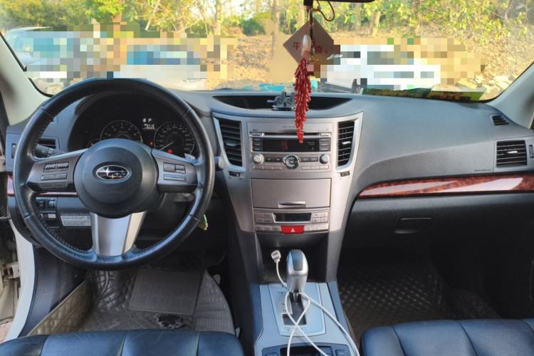 Used Subaru Outback 2011 2.5i Luxury Edition Interior 2