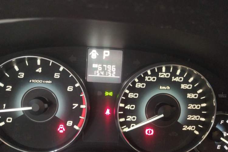 Used Subaru Outback 2011 2.5i Luxury Edition Odometer Close Up